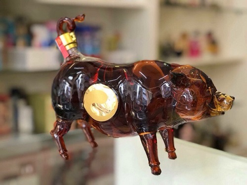Vì sao nên chọn rượu con heo Royal Rich XO làm quà Tết 2019-2